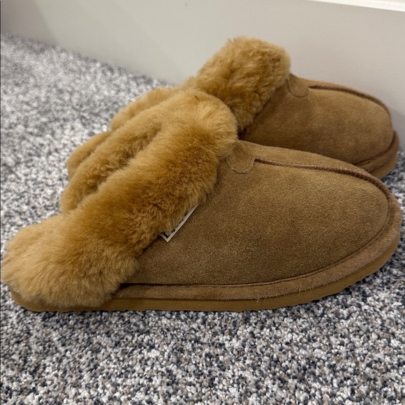 BearPaw Loki Tan Suede and Sheepskin Slip On Cozy Slippers with Plush Lining - Picture 1 of 11